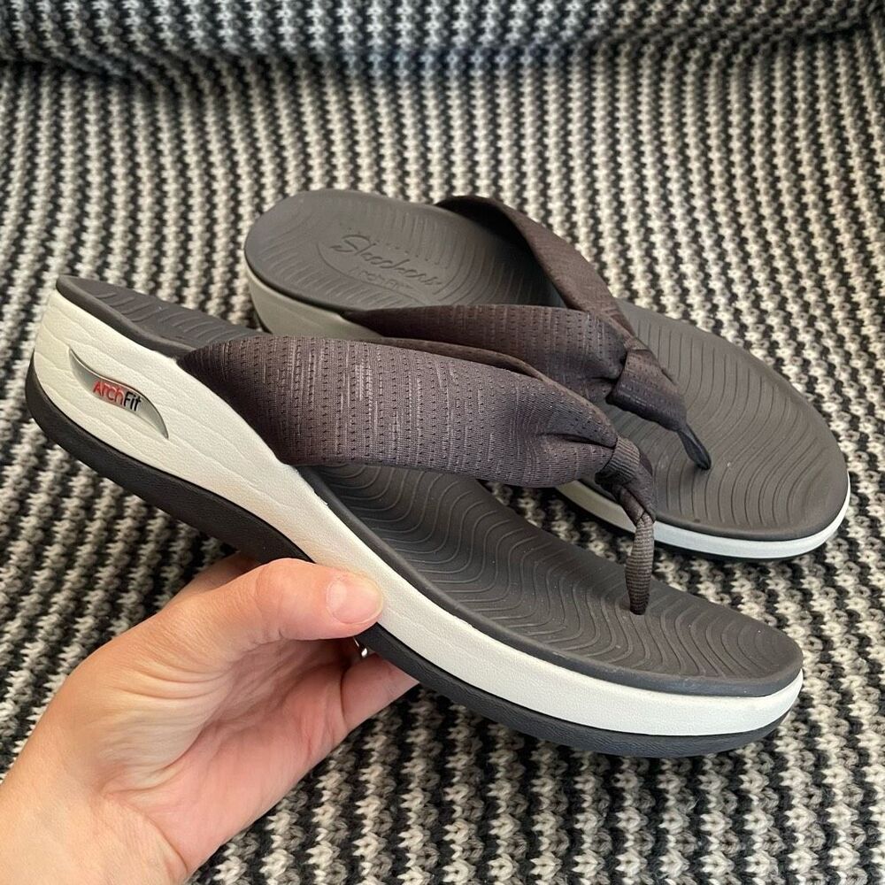 Skechers Arch Fit Sunshine grey flip flop sandal women’s shoe size 10